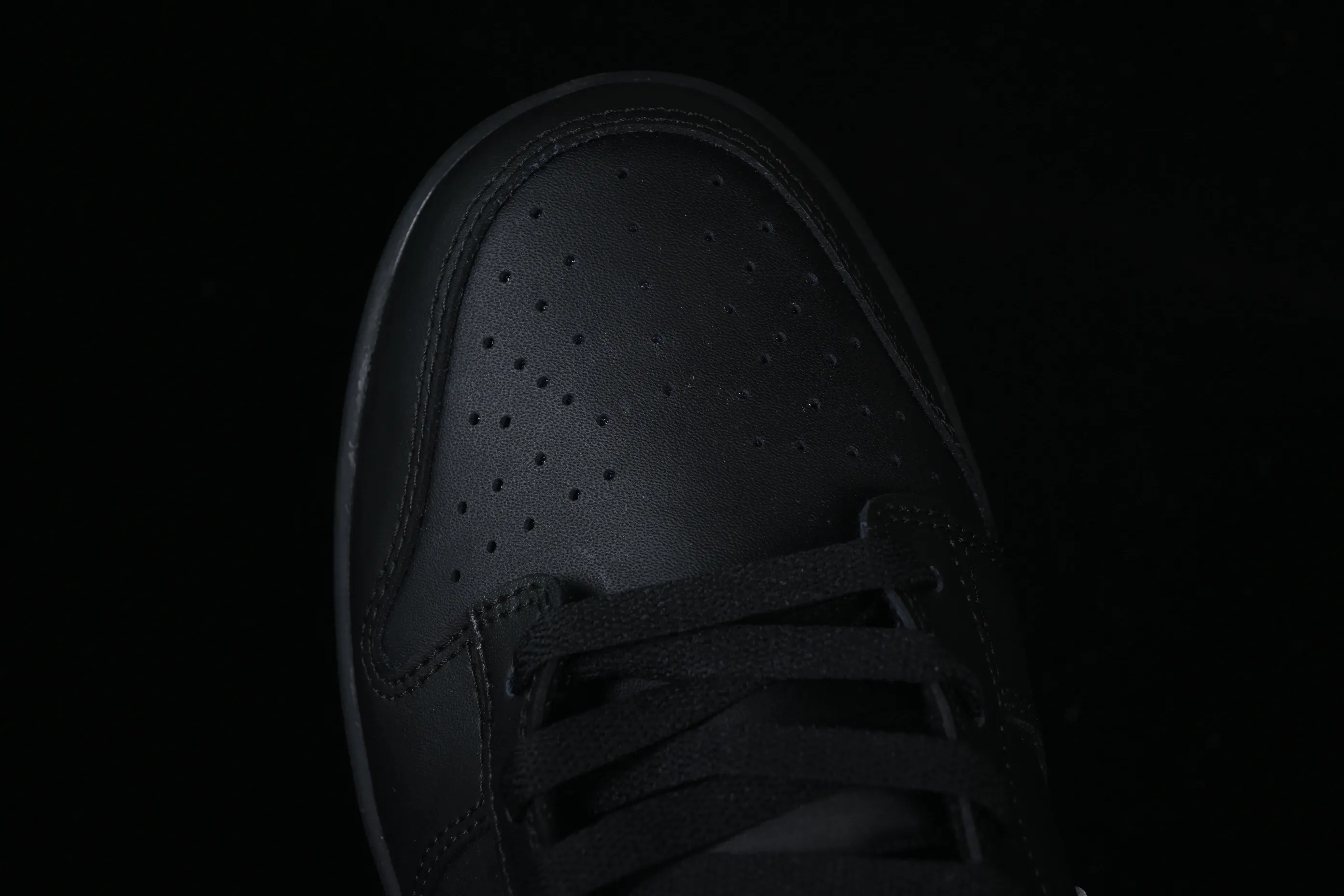 All categories Nk SB Dunk Series Nk SB Dunk Low High-end customized low-top sneakers Nike SB Dunk Low All black and white hook Anniversary high-end customized low-top casual sneakers HF5441-100